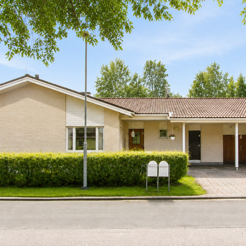 Omakotitalo, Korpitie 17, Riihimäki, Pohjankorpi, 4 h, k, th, khh, 2 kph/wc, vh, at, ak, var, piharakennus, leikkimökki, 154 m², 269 000 €