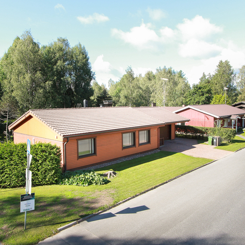 Omakotitalo, Torpparinkatu 19, Riihimäki, Tienhaara, 5h, avok, takkah, 2wc, kph, s, khh, 2vh, at, terassi, 144,50 m², 269 000 €