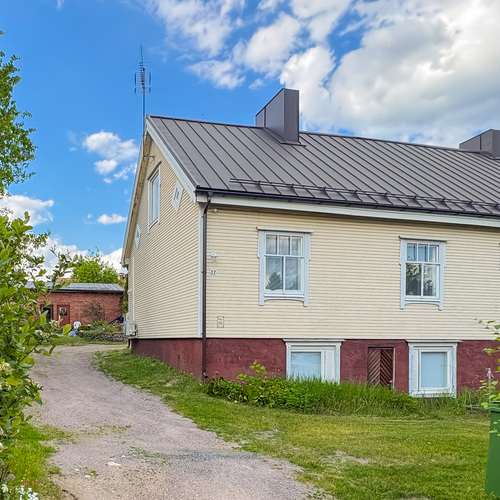 Omakotitalo, Erkyläntie 32, Riihimäki, Patastenmäki, 3h, k, ph, pkh, s, wc, kuisti + ei-asuttava puoli, 213 m², 99 000 €