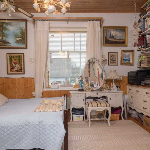 Alakertaa, makuuhuone