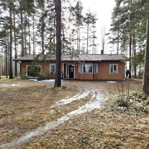 Omakotitalo, Joenpolventie 27, Parikkala, K+3h+oh+psh+s+wc+khh+vh+var+at+terassi, 107,00 m², 99 000,00 €