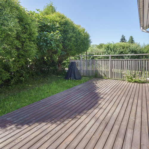 Aurinkoinen eteläterassi