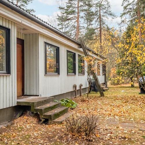 yläpihan sisäänkäynti