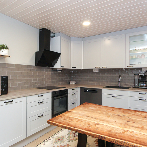 Omakotitalo, Riihimäki, Sipusaari, Sipusaarentie 56, 3h, k, khh/ph, psh, s, wc, at, kellari, vintti, pihasauna, 169,00m², 183 000,00 €