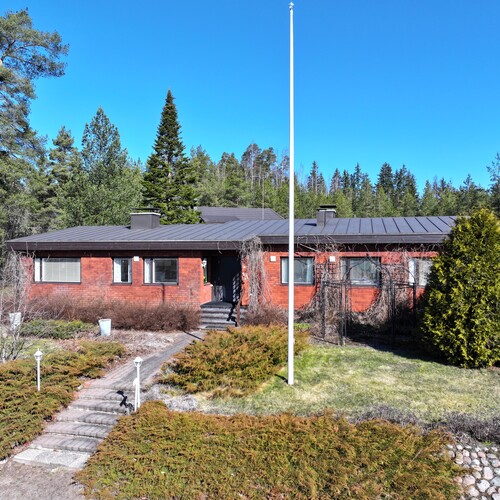 Omakotitalo, Lapinjärventie 613, Loviisa, Hardom, 6 h, k+2 kph+s+2wc+vh, Kellarissa mm. työhuone+tekninen tila+harrastetila+kylmäkellari+muita varastotiloja+autotalli, 185,00 m², 220 000,00 €