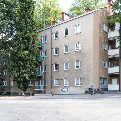 Julkisivu Mäkelänkadulta