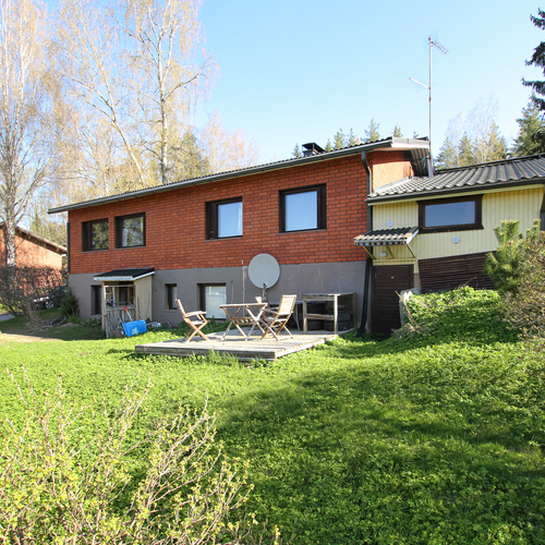Omakotitalo, Lappeenranta, Vehnänkatu 5, yläkerrassa 3mh,oh,k,wc,ph,s alakrs tupak,alkovi,huone,wc,pesuh, 208,00m², 105 000,00 €