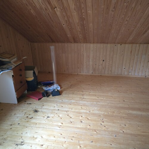 Yläkerran makuuhuone.