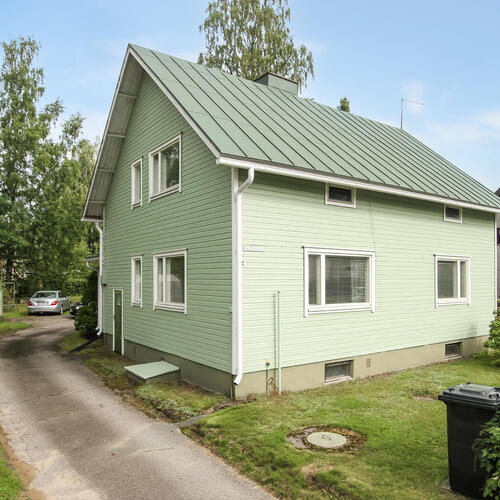 Omakotitalo, Kalevankatu 2, Lappeenranta, k,rt,oh,mh,wc yläk. 2 huonetta, wc, alinkrs makuutila,sauna pesuh,työtila, 5h, 107 m², 79 900 €