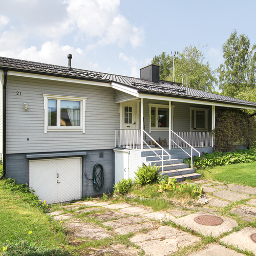 Omakotitalo, Tuulikintie 21, Lappeenranta, 3mh,rt,oh,k alakerrassa sauna,pesuh,pukuh,oleskelupaikka,at,pyykinkuivaush.varas, 94 m², 132 000 €