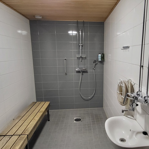 Taloyhtiön saunan pesuhuone