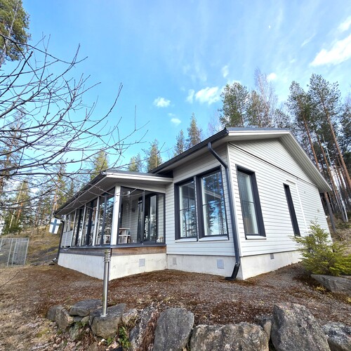 Päärakennus.