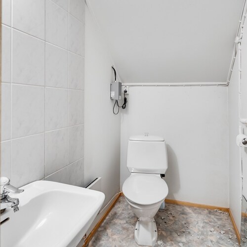 Yläkerran toinen WC