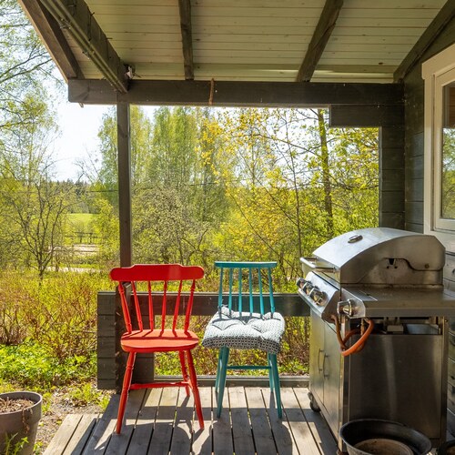 vierasmökin terassia