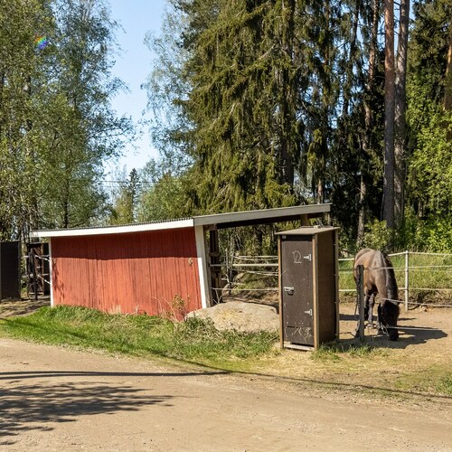 heinäautomaatit kaikissa aitauksissa