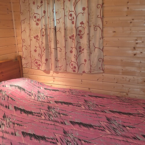 Erillisellä sisäänkäynnillä oleva makuutila