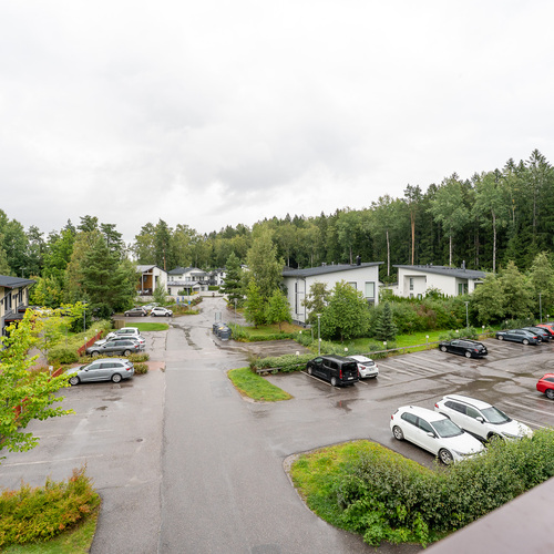 Parvekenkymä itään