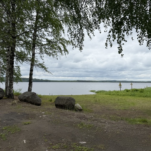 Kernaalanjärven uimaranta n. 500 m päässä