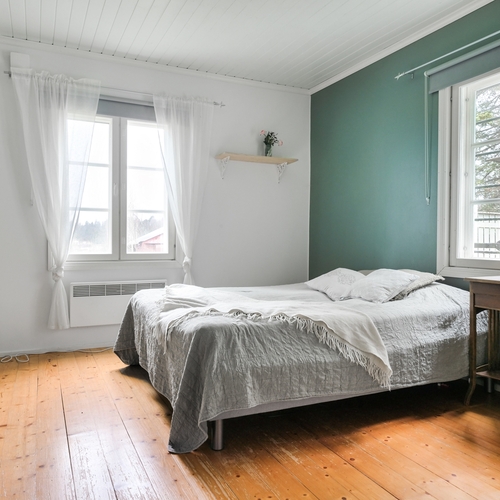 Alakerran makuuhuone