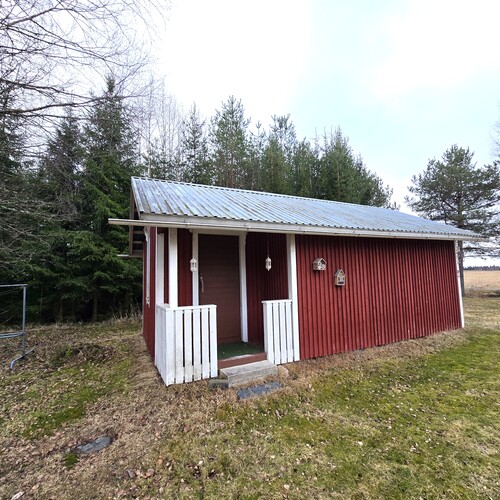 Aitta ja varastorakennus.