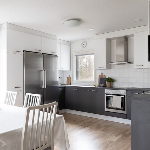 Paritalo, Karjakontie 9, Tampere, Ikuri, 5h, avok., kph/s, 2 x eril.wc, vh, parv., teras., 2 x var., 110 m², 364 000 €