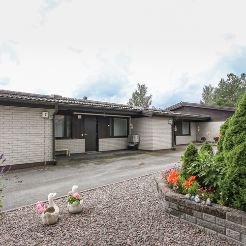 Rivitalo, Riihimäki, Hirsimäki, Lopentie 57, 3h, k, wc, kph, s, terassi, at, 80,00m², 145 000,00 €