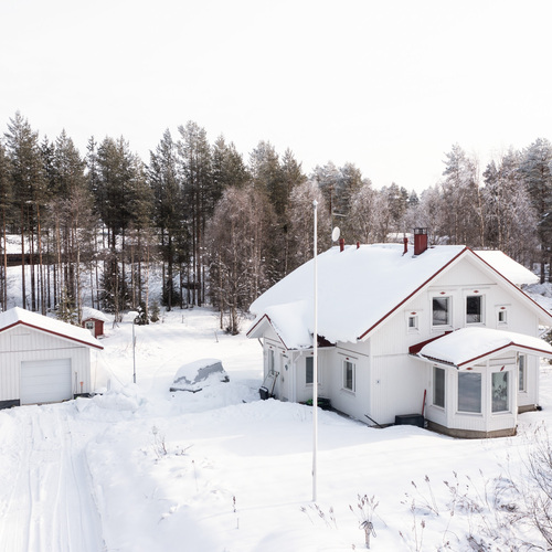Omakotitalo, Vuonimatie 4, Sodankylä, Pullinpuoli, 5mh, oh, k, khh, ph/s, 2wc, kuisti, eteinen, aula ja parveke, 172,00 m², 259 000,00 €