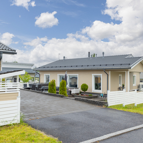 Omakotitalo, Hyvinkää, Metsäkalteva, Lehtirinteentie 20, 4h, avok, wc, vh, khh, kph/wc, s, kuisti, terassi, ak, 2var, 154,00m², 379 000,00 €