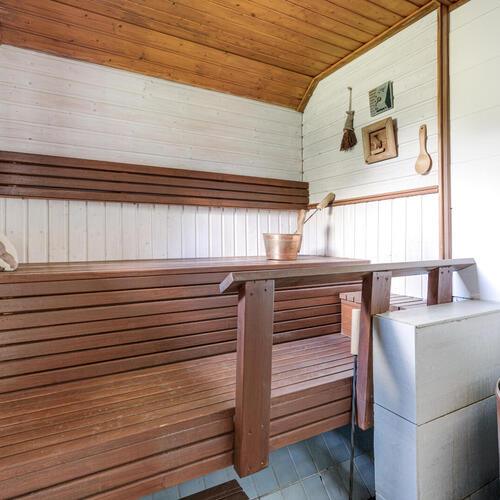 Uskjärventie 143 - päärakennuksen sauna