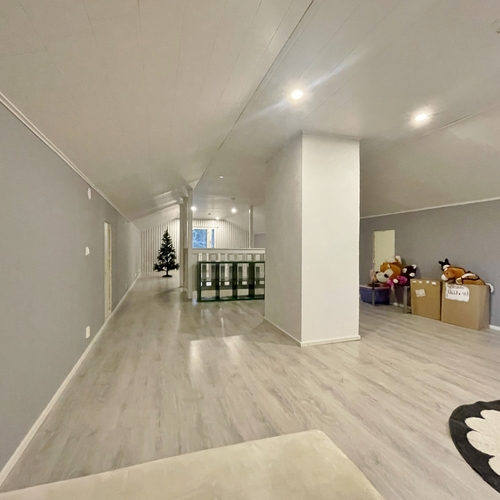 Varastotilaa yläkerrassa