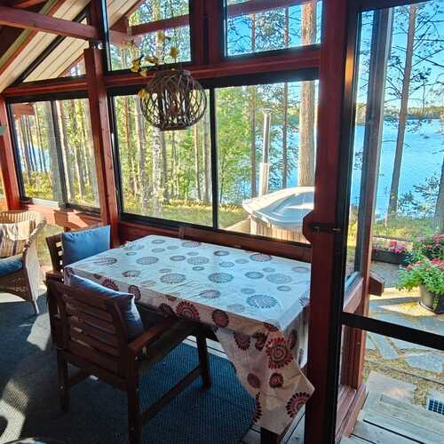 Mökki tai huvila, Kasakkaharjuntie 140, Kouvola, Voikoski, Tupakeittiö, mh, wc/suihkutila, et, tupa, s, pkh, lasikuisti, katettu kuisti, 64 m², 197 000 €
