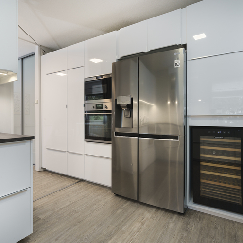 Kylmäkeskus ja viinikaappi