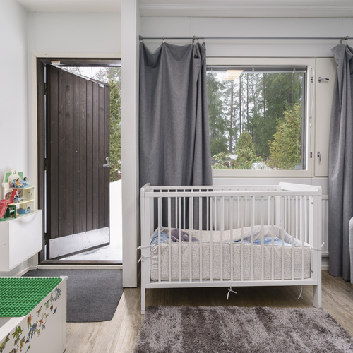 Mh:sta terassille (yläkerta)