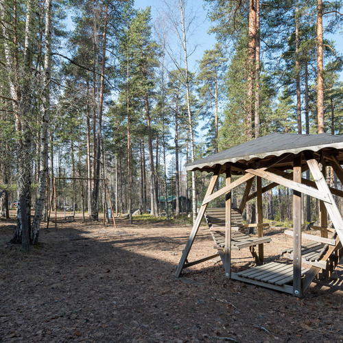 Taloyhtiön pihapiiriä