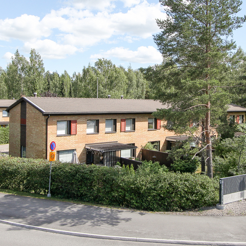 Rivitalo, Riihimäki, Kumela, Länsitie 50, 3h, k, wc, psh/wc, s, autotalli, 85,00m², 115 000,00 €