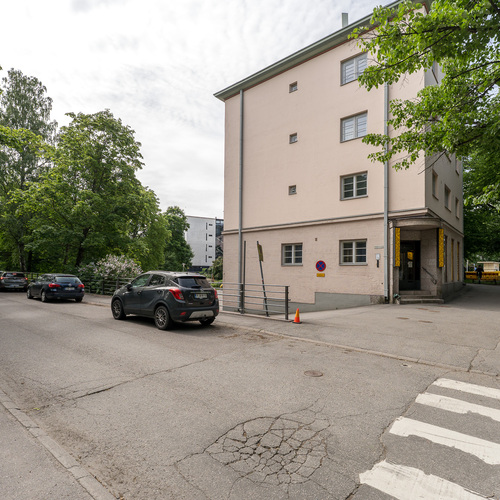 Julkisivu Pohjolankadulta