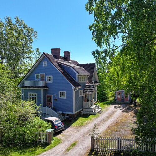 Omakotitalo, Itäinen Harjutie 4, Loviisa, ALAKAUPUNKI, 6h, k+2kph+s+khh, Kellarissa 2 harrastetilaa ja takkahuone, 250,00 m², 625 000,00 €
