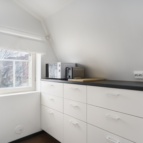 Ikkuna myös keittiön puolella