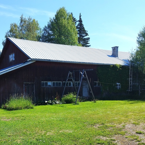 Suuri navettarakennus