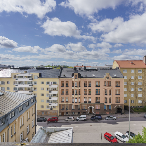Näkymä keittiöstä ja makuuhuoneista