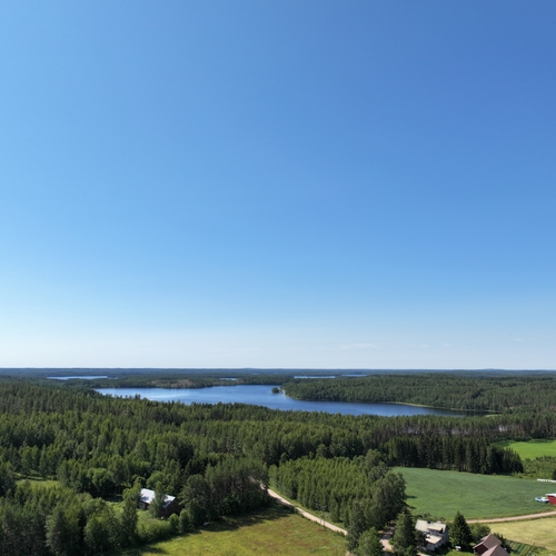 Lähijärvi taustalla