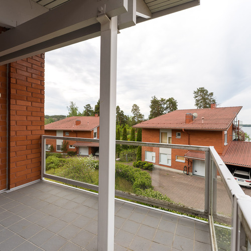 Yläparveke kaiteen reunalta