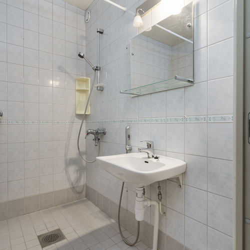 Kokonaan laatoitettu kph