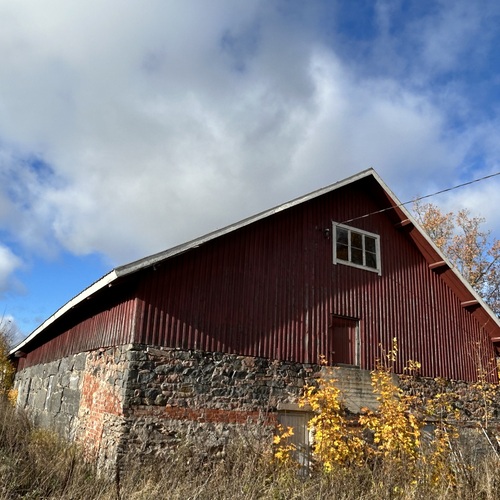 Kivinavetan julkisivua