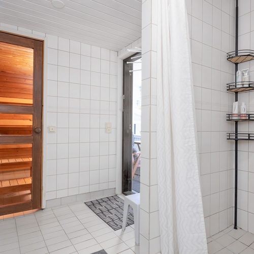 kylpyhuoneesta kulku vilpolaan