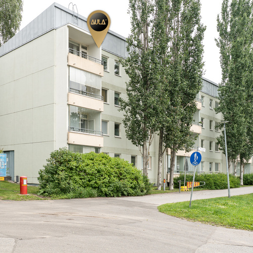 Julkisivu kadun puolelta