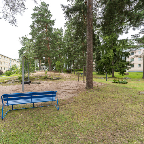 Yhtiön piha-alue ja leikkipaikka