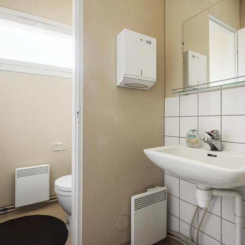 Päärakennus wc