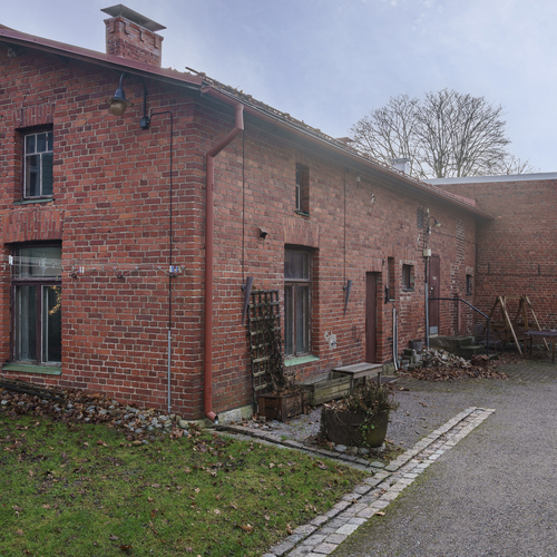 Piharakennus, jossa mm. sauna