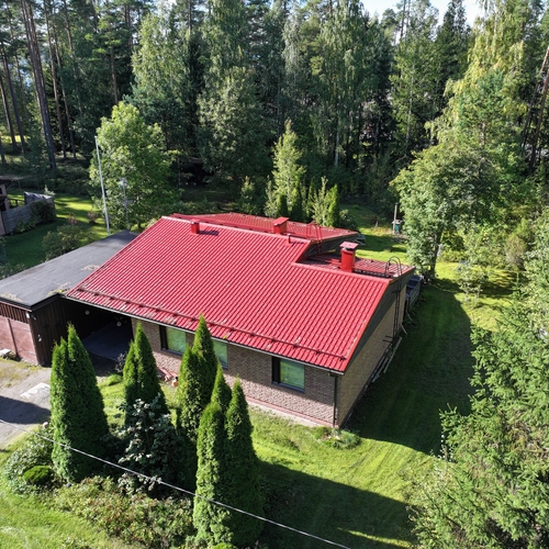 Omakotitalo, Rajarannantie 1, Hirvensalmi, Pöyry, 3mh, oh, k, kph, s, tkh, wc, vh, et + at, varasto, 119 m², 49 000 €